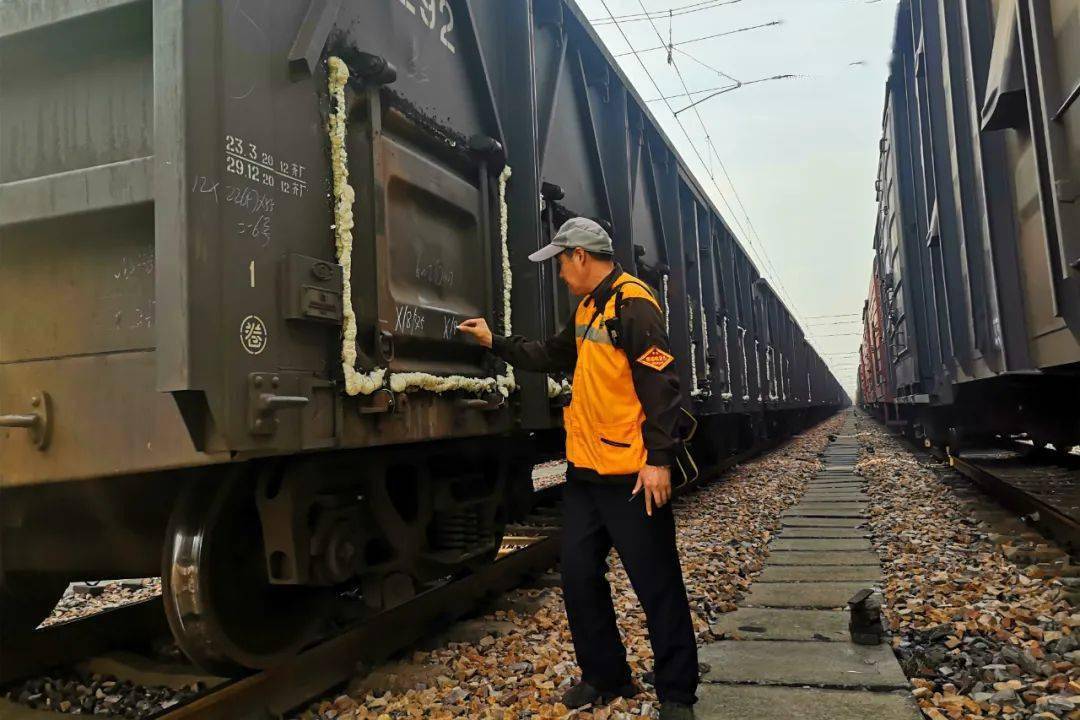 侯月铁路最新客运动态，满载欢笑与陪伴的旅程启程