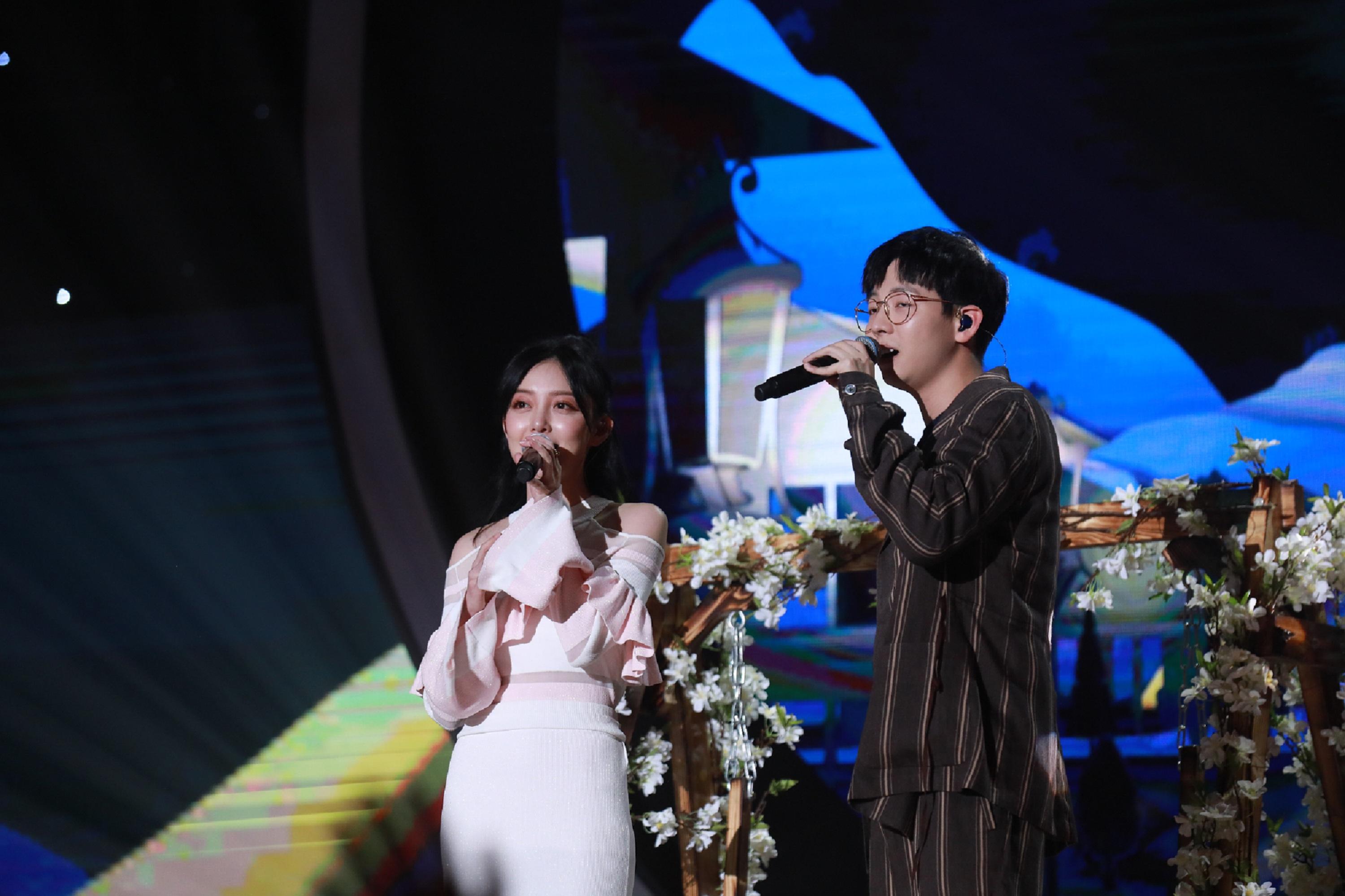 最新热门歌曲与温馨日常故事分享